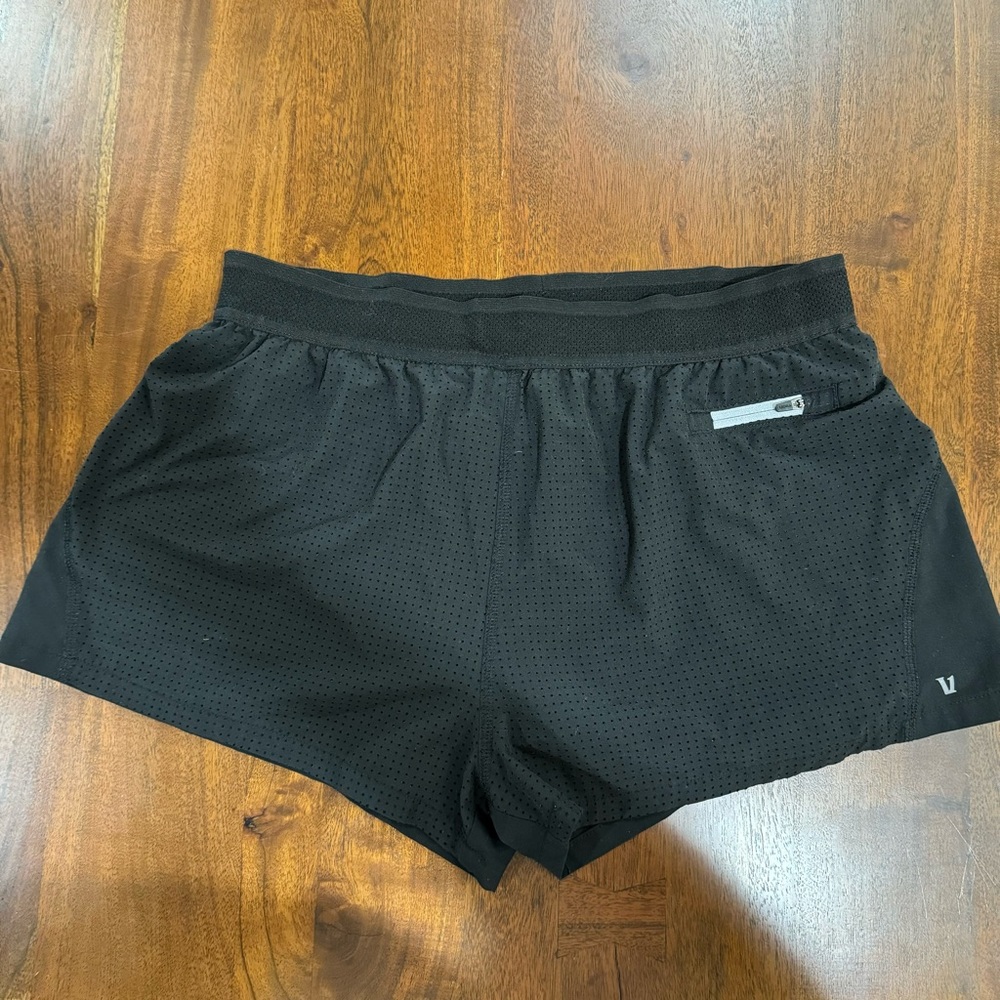 Vuori Chase Shorts Size Large